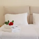 Santos Apartments & Studios