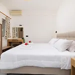 Santos Apartments & Studios
